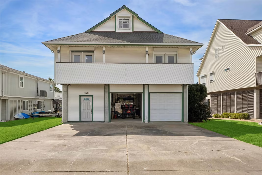 Photo of 209 Bora Bora Drive, Tiki Island, TX 77554