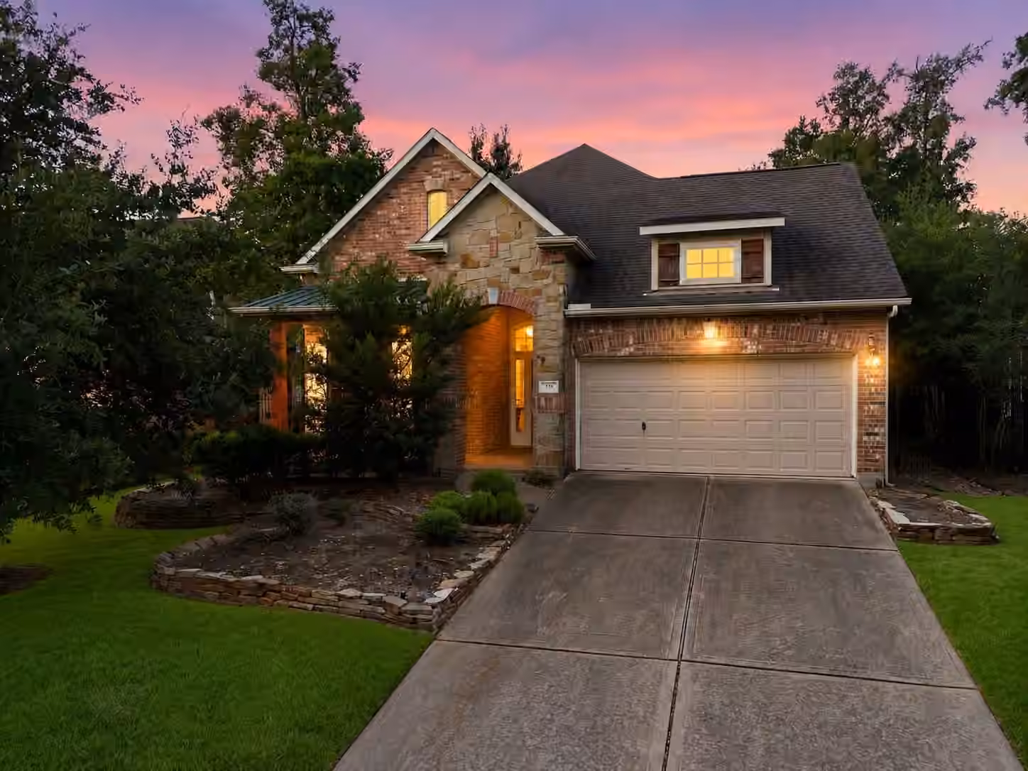 Photo 2 of 55 Granite Path Pl, The Woodlands, TX