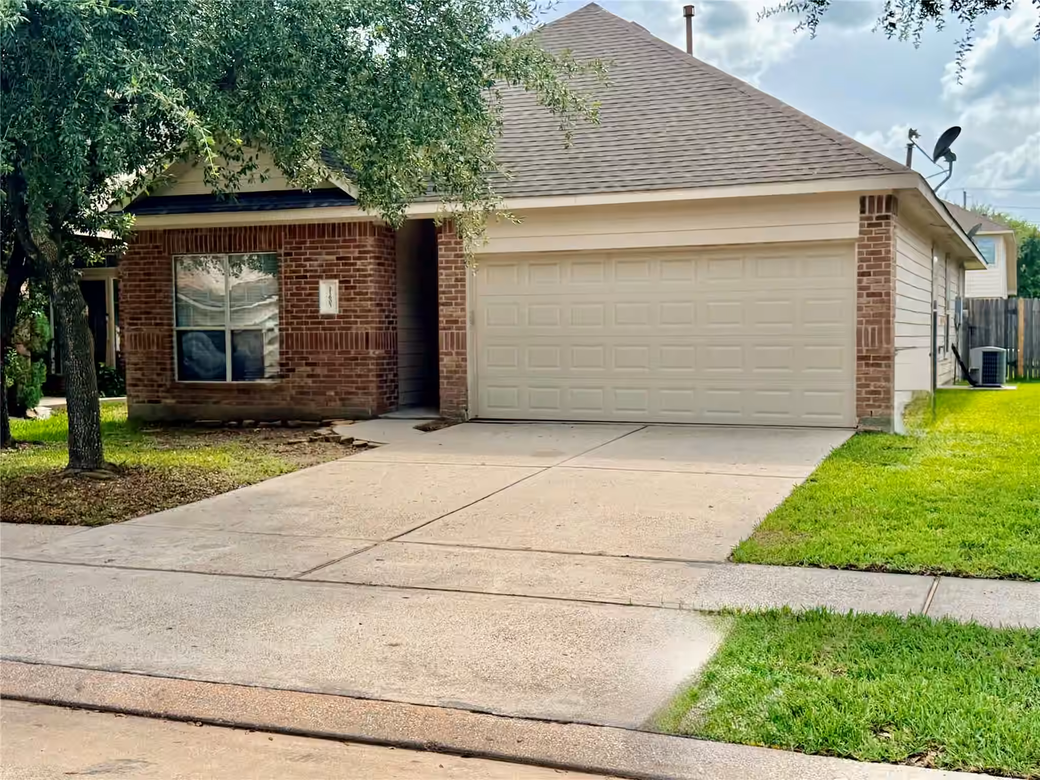 Photo 4 of 21603 Falvel Sunrise Court, Spring, TX