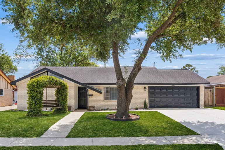 Photo 2 of 5811 Birchmont Drive, Houston, TX