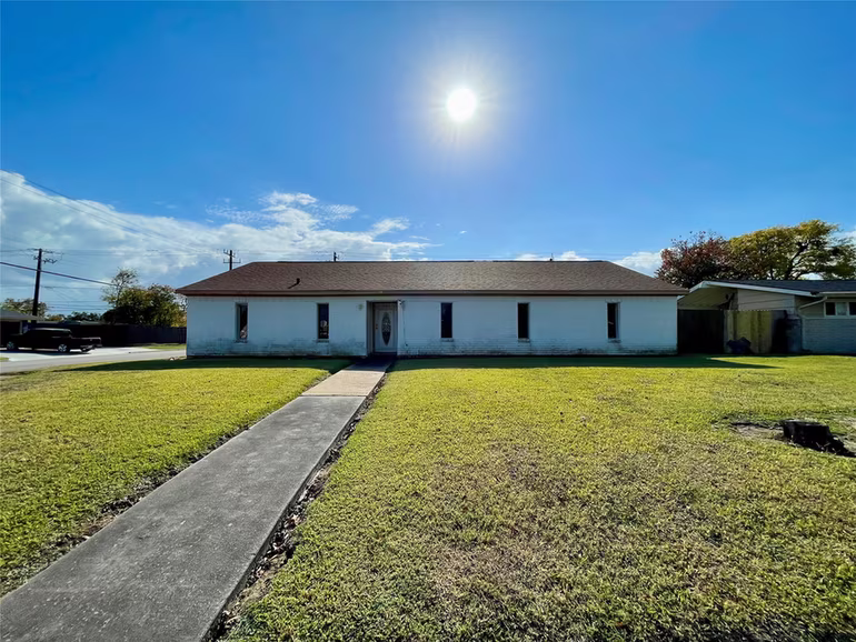 Photo 2 of 903 W 8th Street, Freeport, TX