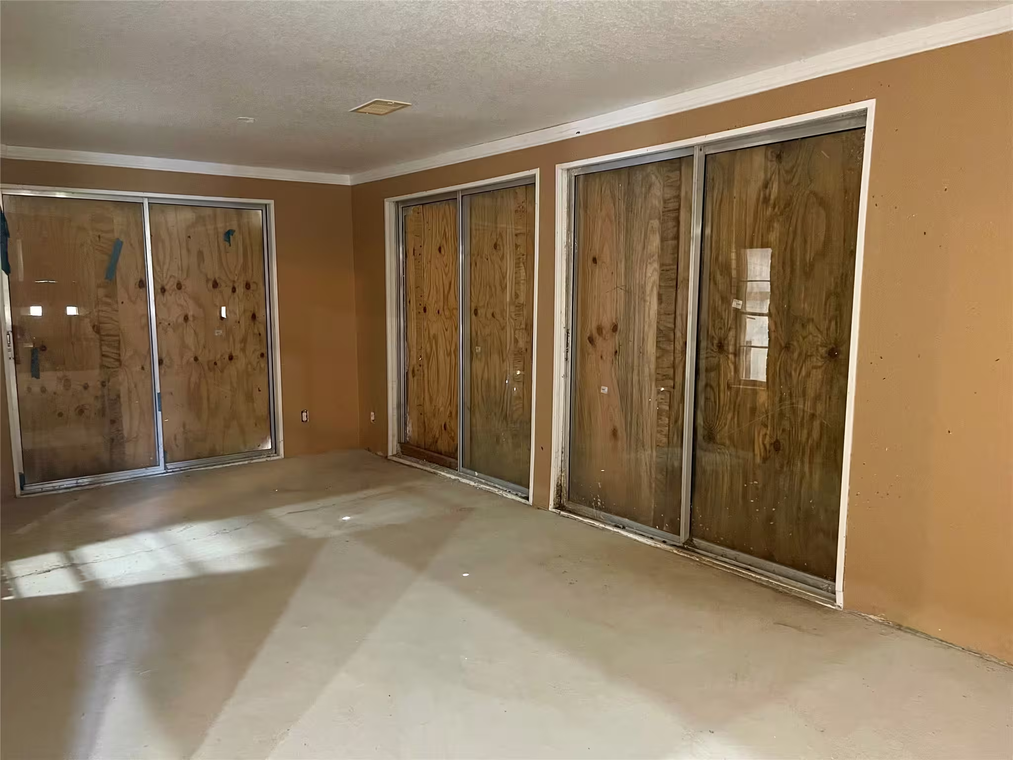 Photo 3 of 903 W 8th Street, Freeport, TX