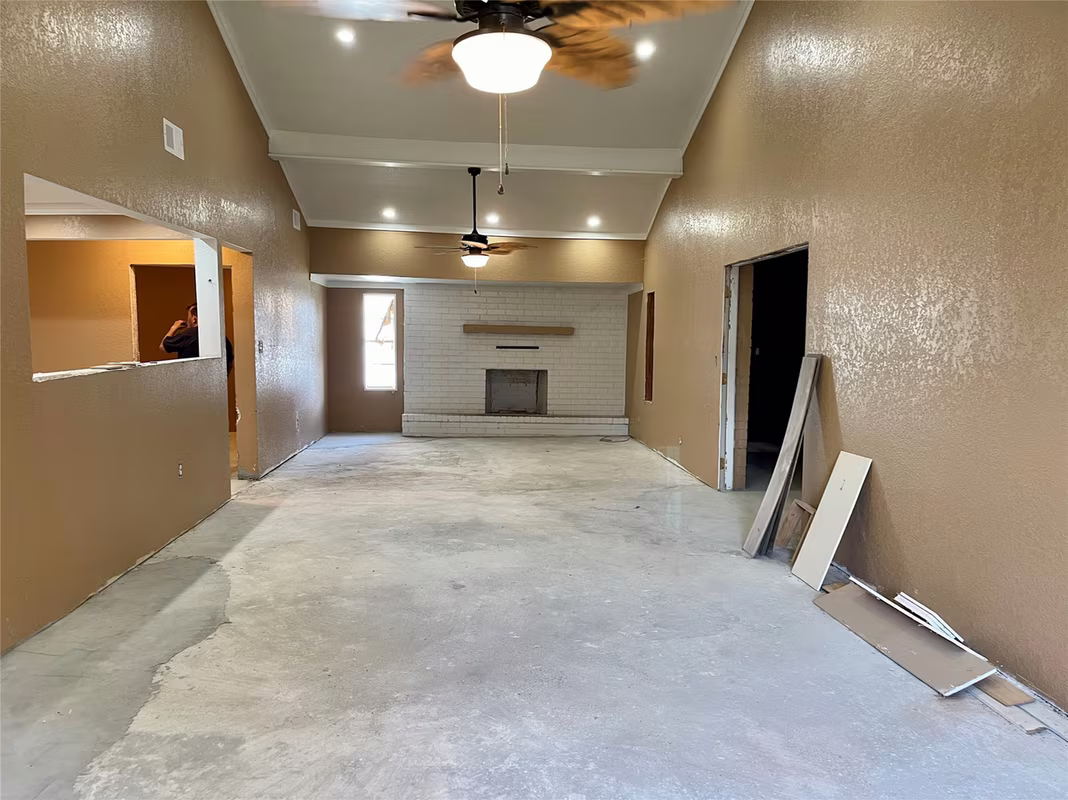 Photo 4 of 903 W 8th Street, Freeport, TX