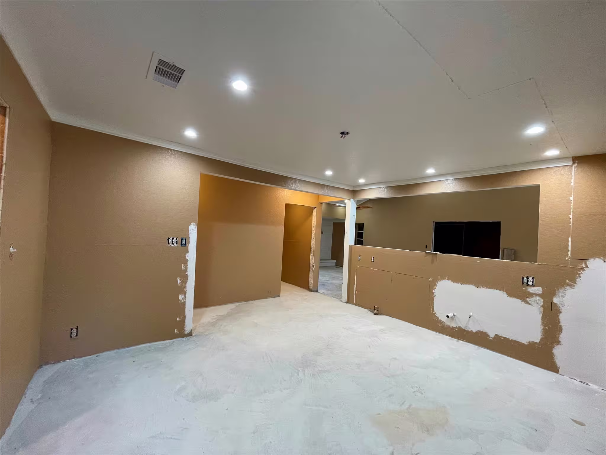 Photo 7 of 903 W 8th Street, Freeport, TX