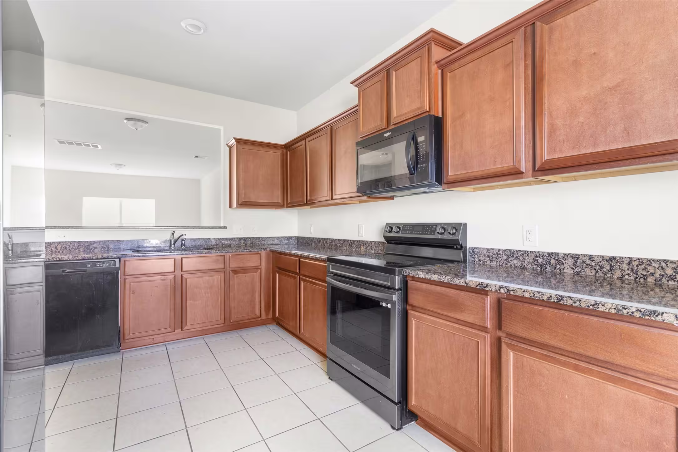 Photo 5 of 11002 Hillside Creek Drive, Humble, TX
