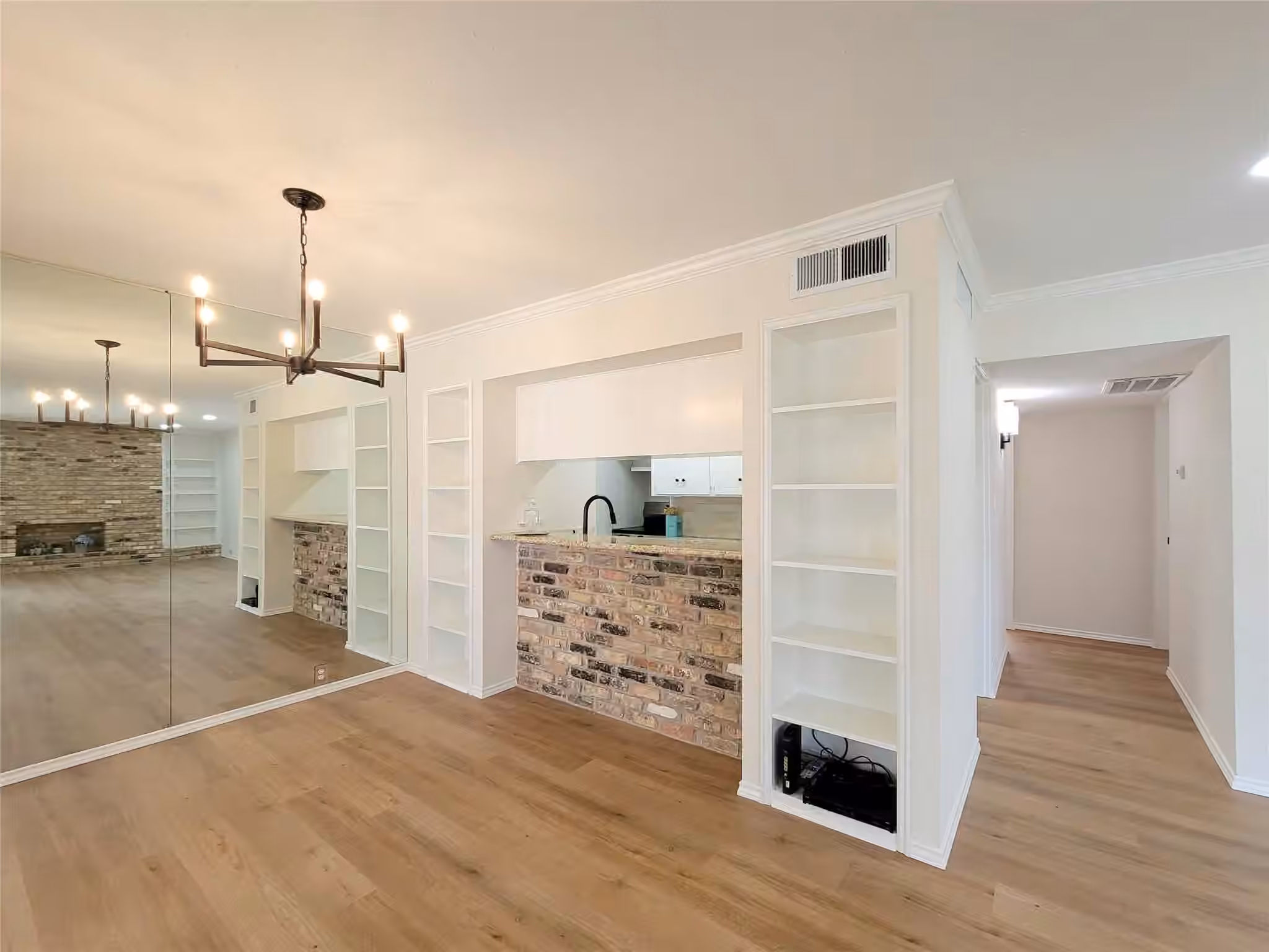Photo 7 of 2101 Fountain View Drive 24C, Houston, TX