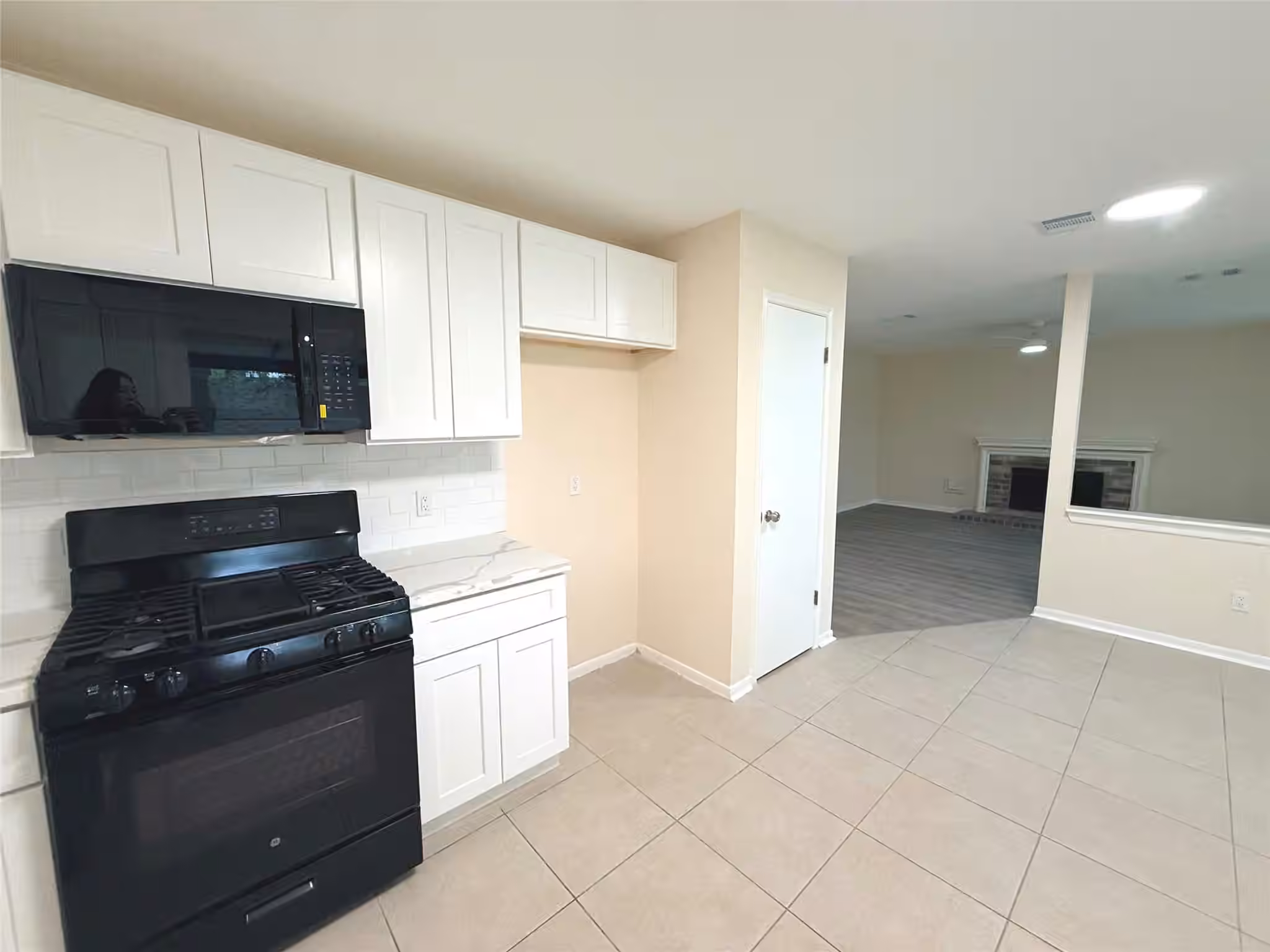 Photo 5 of 2802 Sunshine Circle, Sugar Land, TX