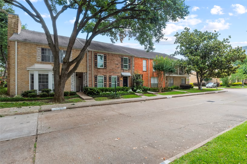 Photo 3 of 1645 W Sam Houston Parkway S, Houston, TX