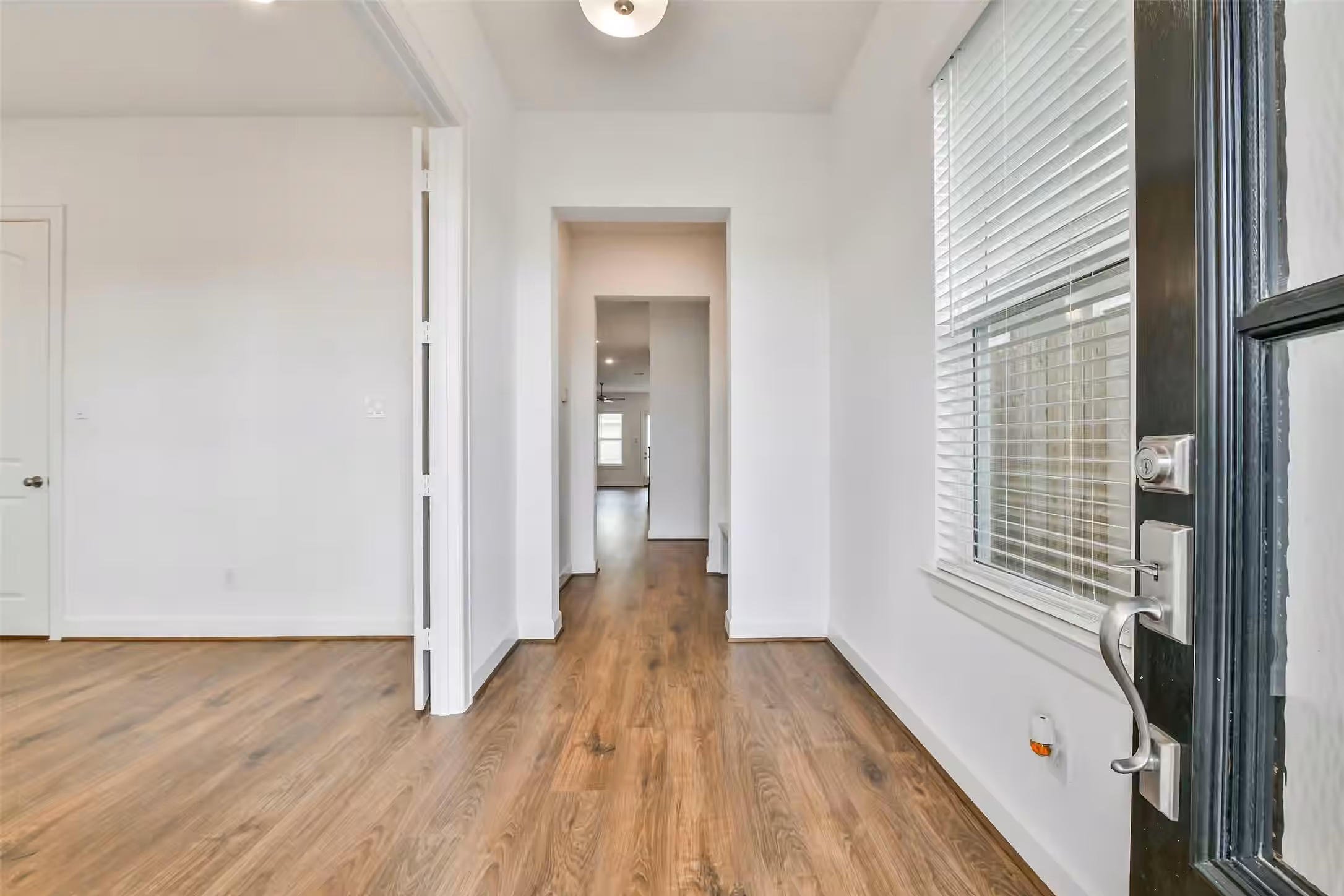 Photo 4 of 2511 S Houston Avenue, Pearland, TX