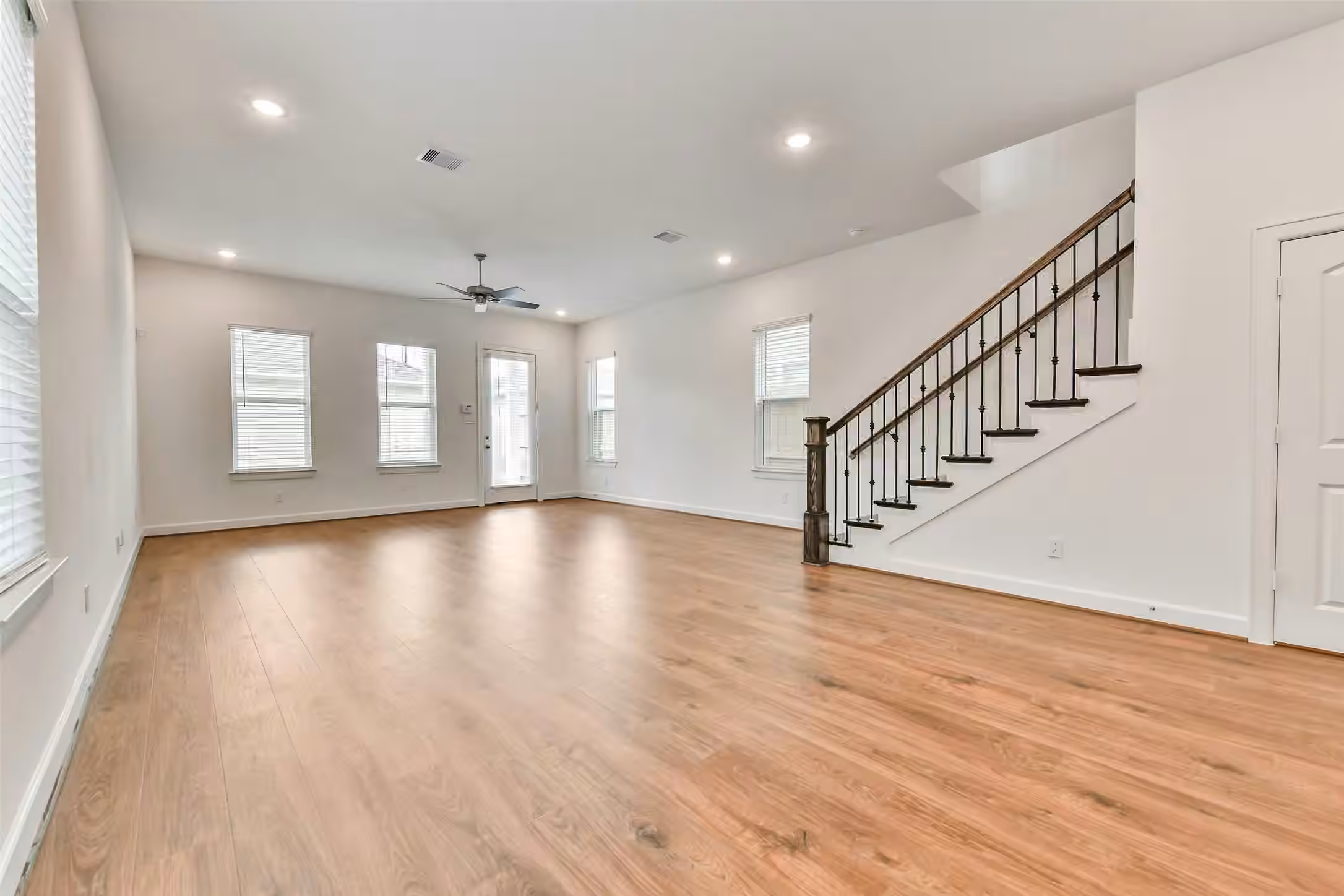 Photo 5 of 2511 S Houston Avenue, Pearland, TX