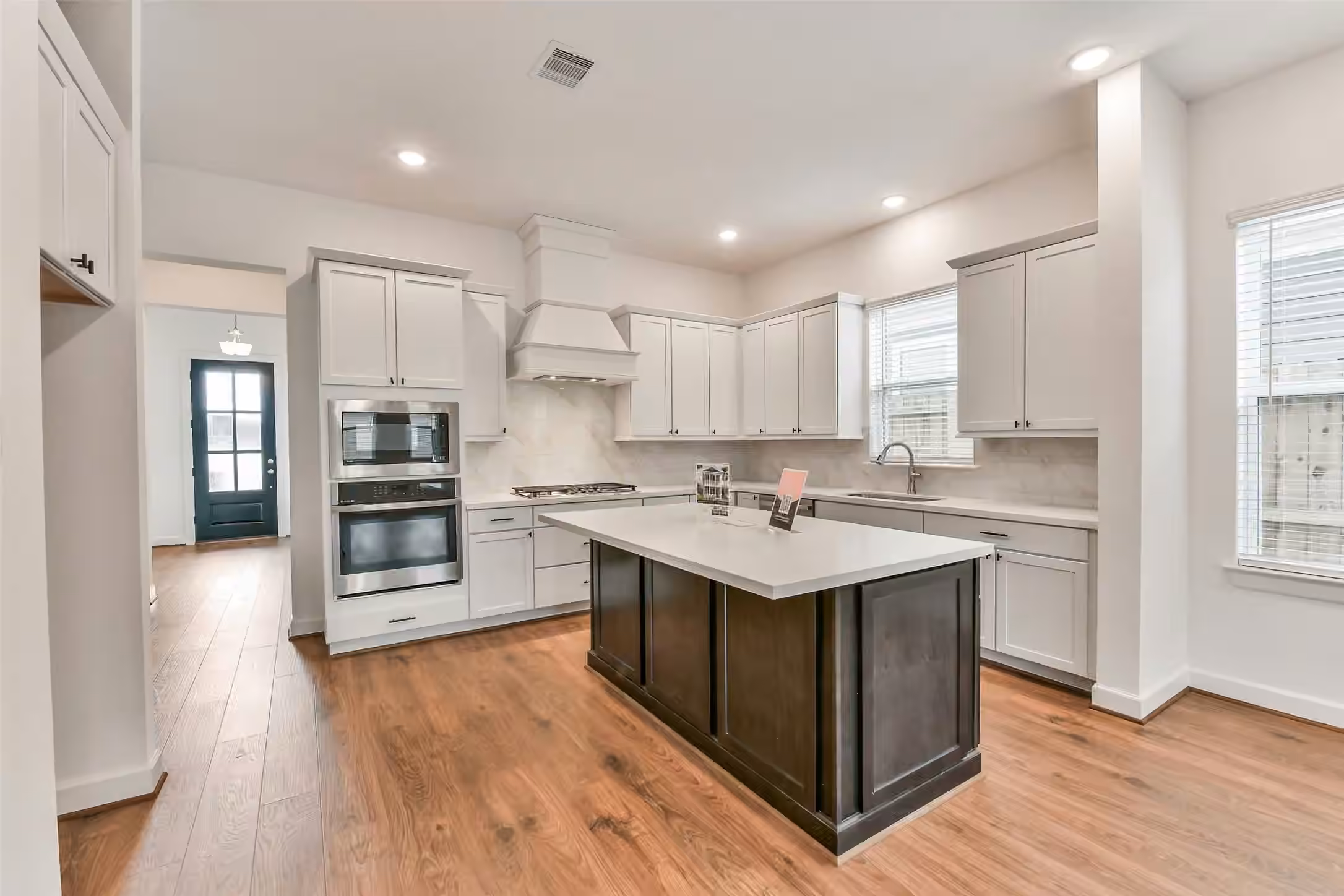 Photo 7 of 2511 S Houston Avenue, Pearland, TX