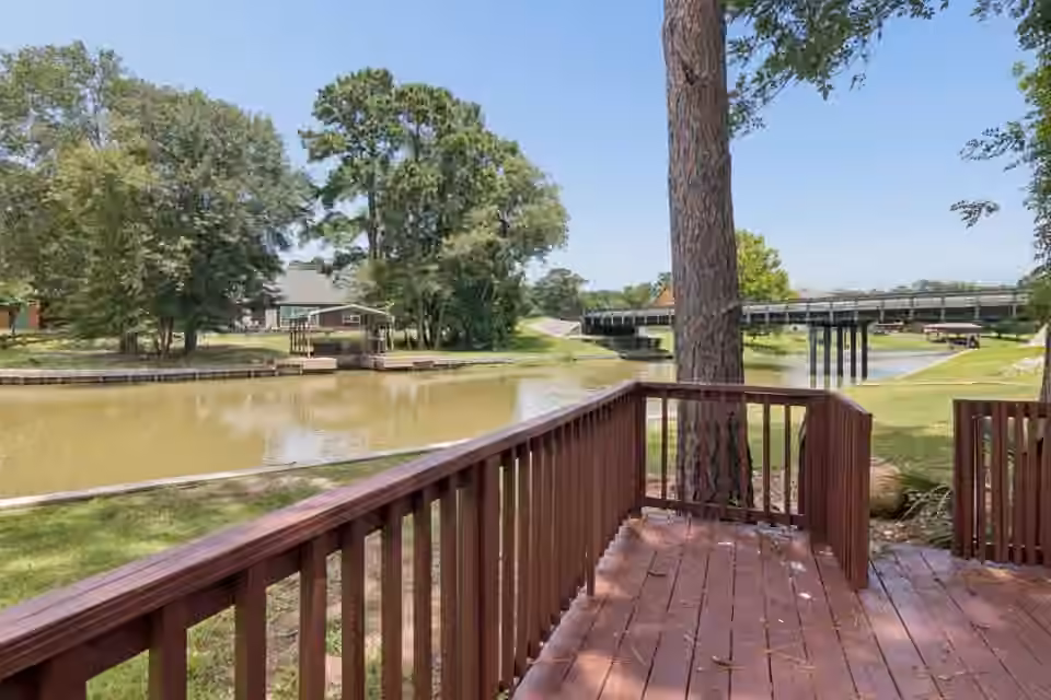 Photo 4 of 28 Hunters Creek Drive, Huntsville, TX