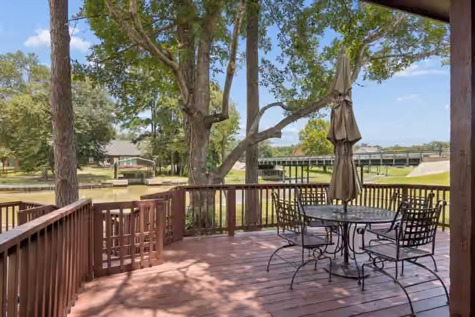 Photo 5 of 28 Hunters Creek Drive, Huntsville, TX