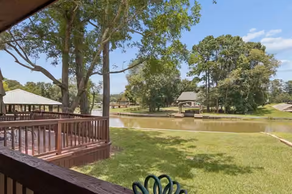 Photo 6 of 28 Hunters Creek Drive, Huntsville, TX