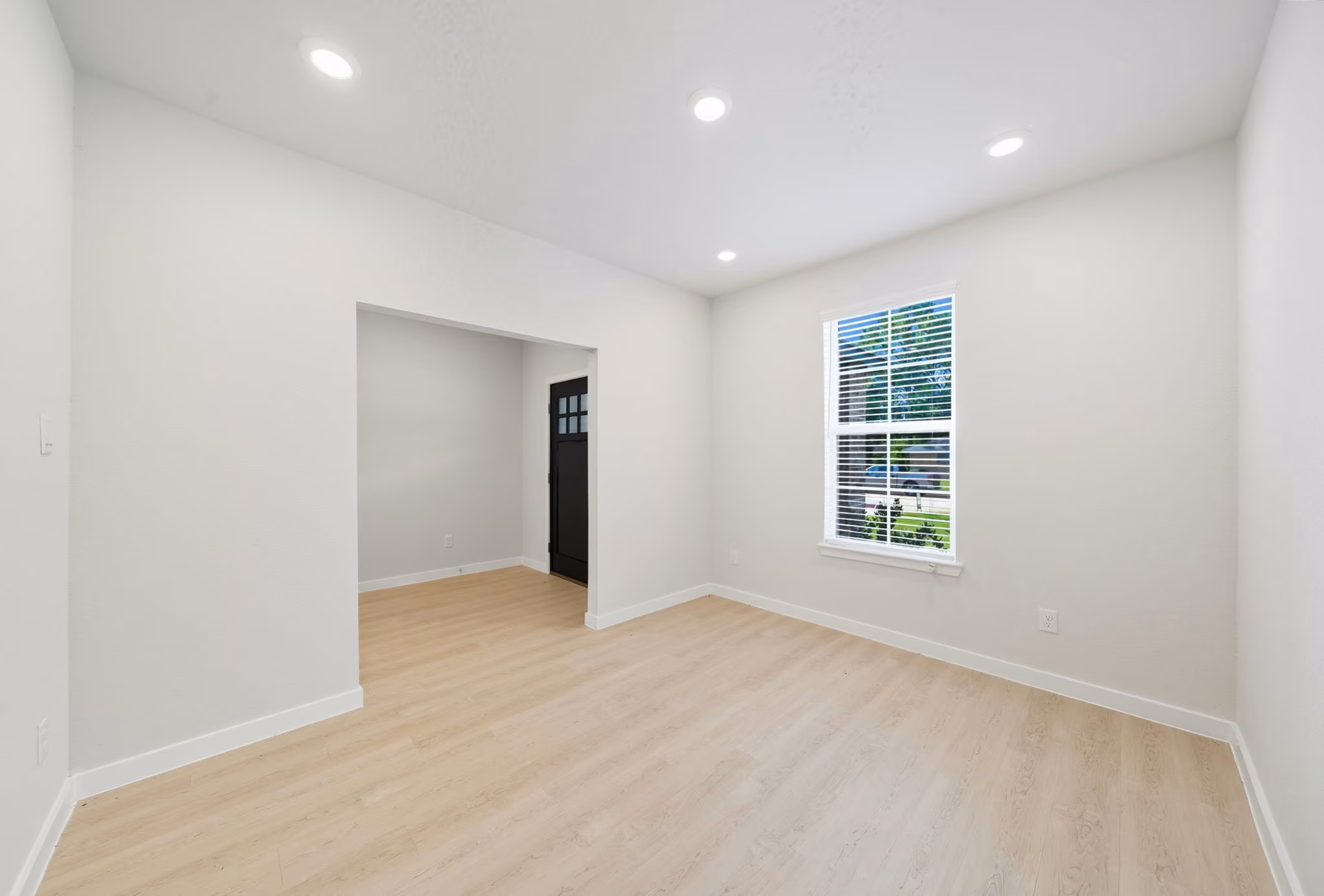 Photo 3 of 103 Bentwater Lane, Clute, TX