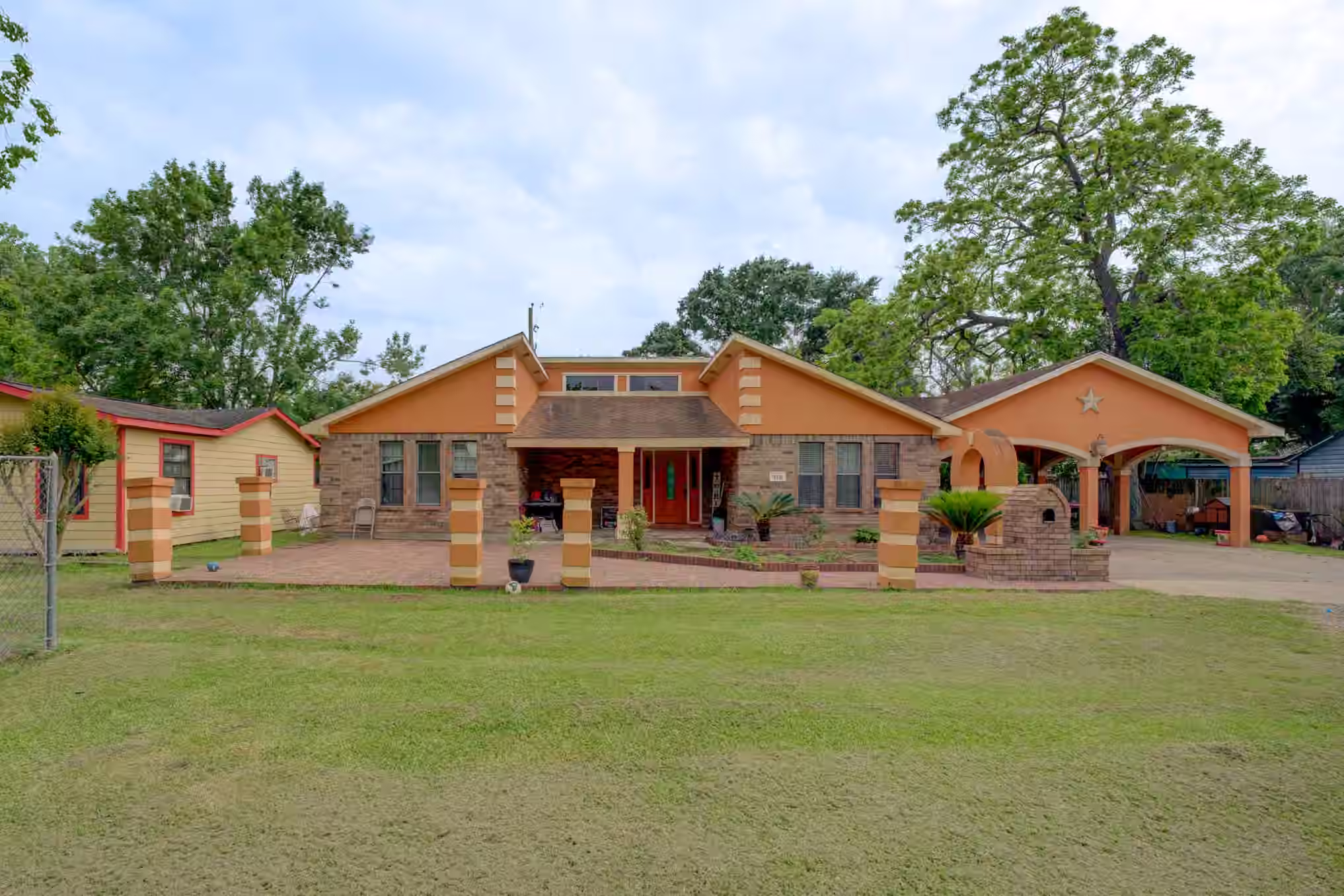 Photo 2 of 316 Hickman Lane, Angleton, TX