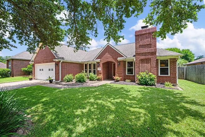 Photo of 116 Zinnia Street, Lake Jackson, TX