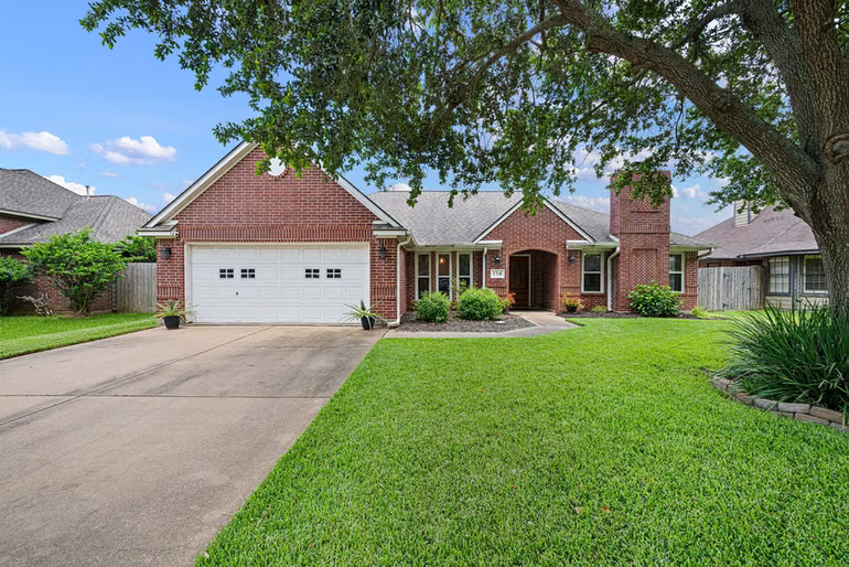Photo 2 of 116 Zinnia Street, Lake Jackson, TX
