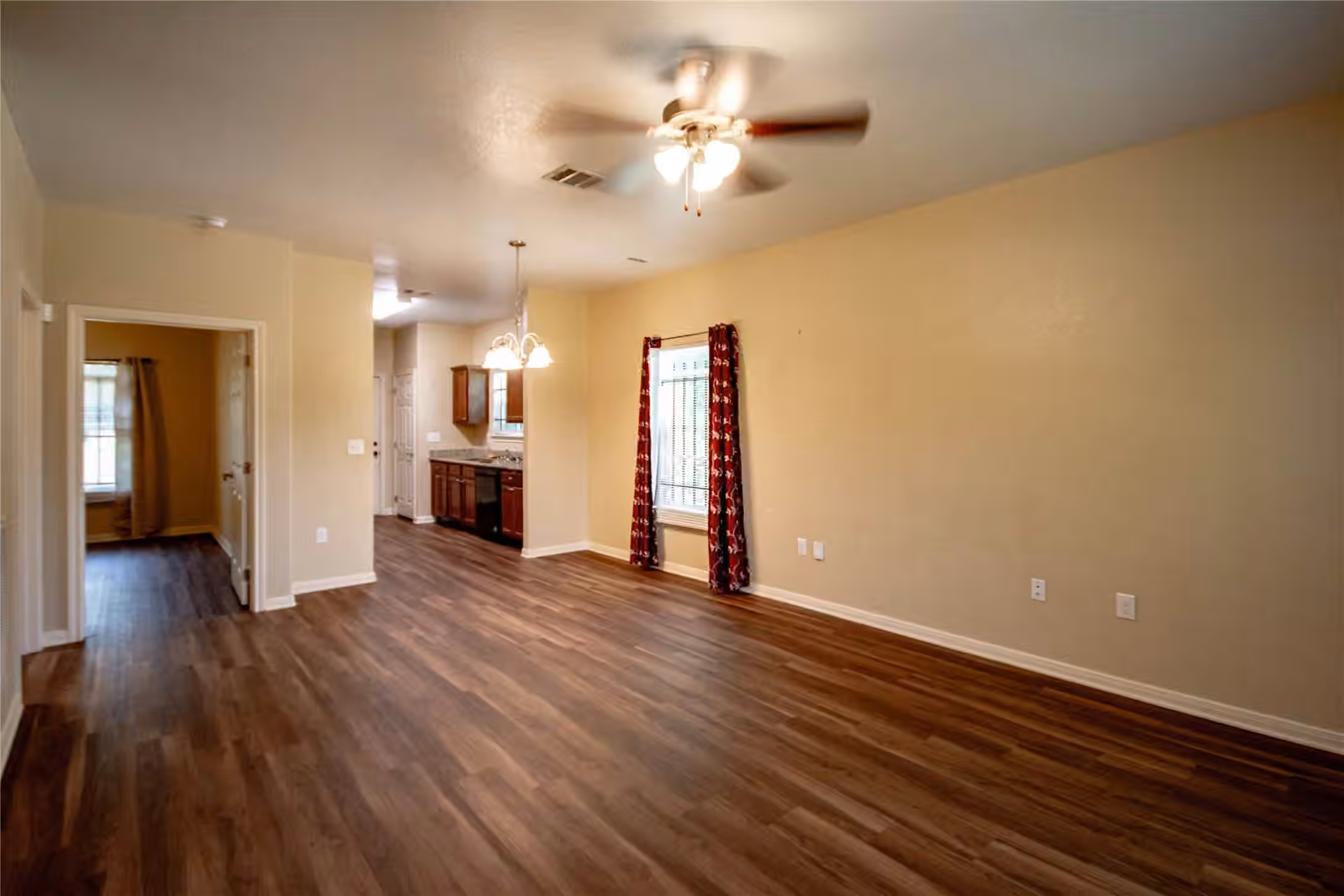 Photo 3 of 6010 Lyndhurst Drive, Houston, TX