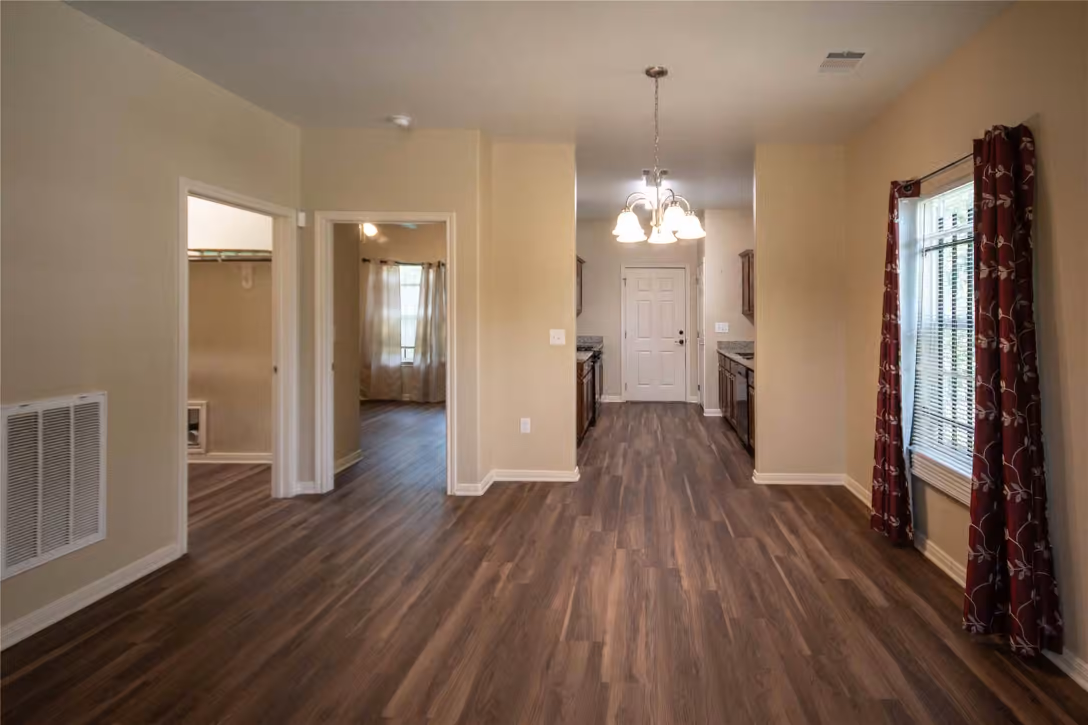 Photo 4 of 6010 Lyndhurst Drive, Houston, TX
