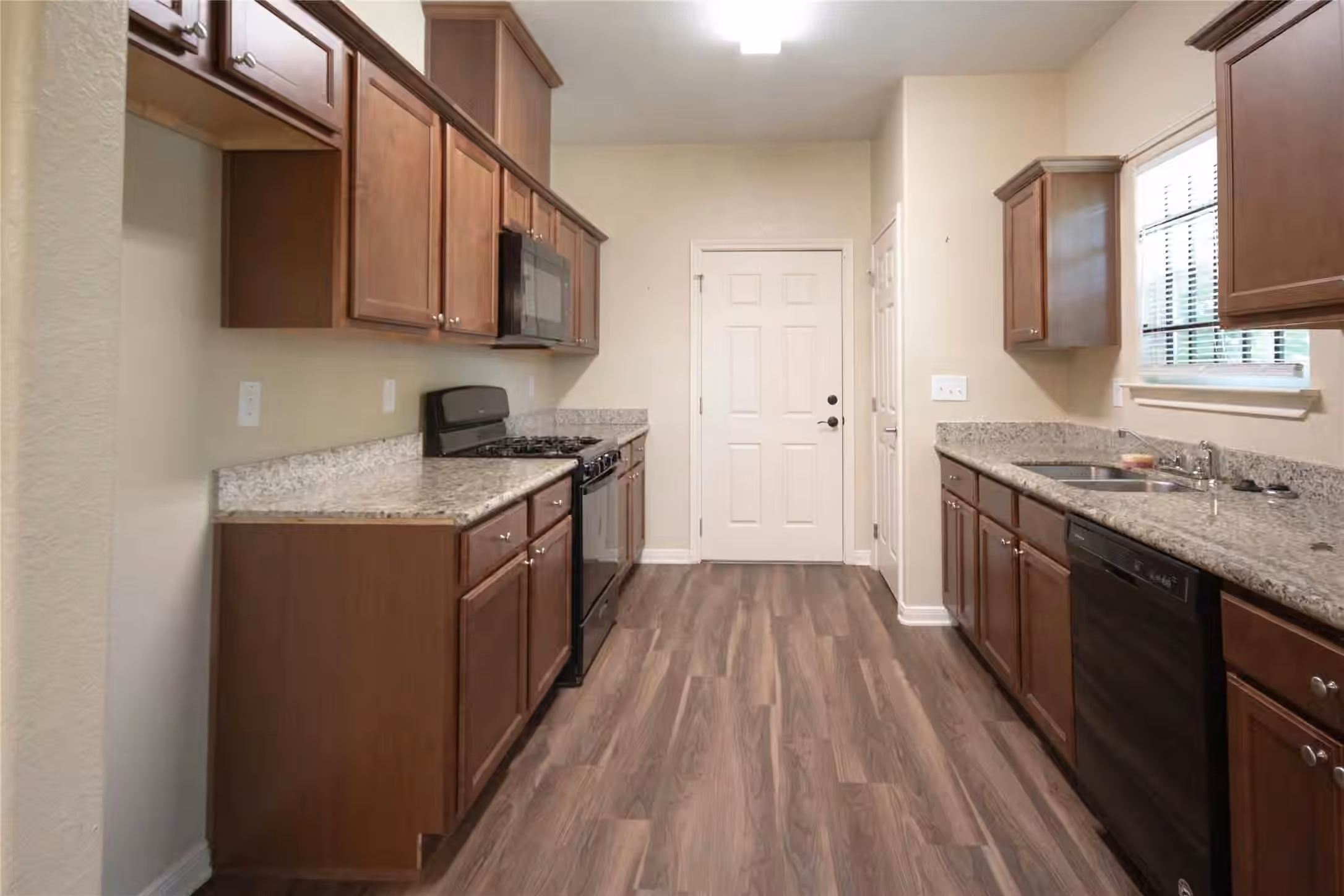Photo 7 of 6010 Lyndhurst Drive, Houston, TX