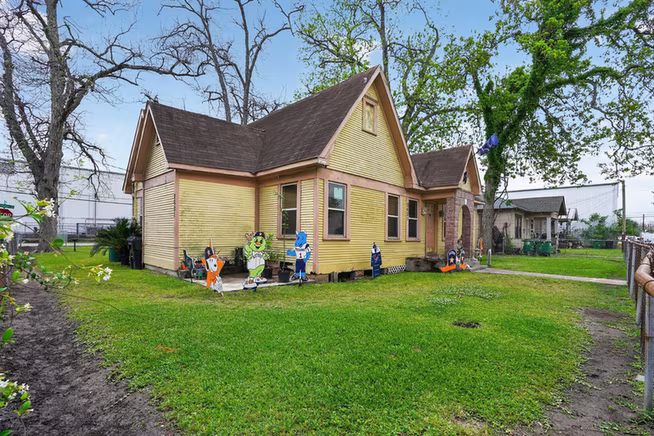 Photo 7 of 2621 Eastman Street, Houston, TX