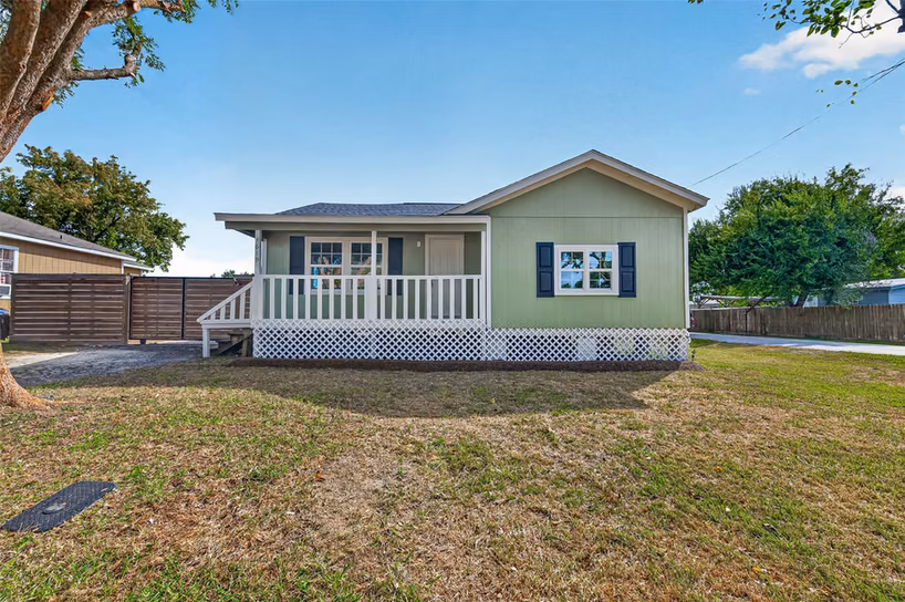Photo 2 of 4619 18th Street, Bacliff, TX