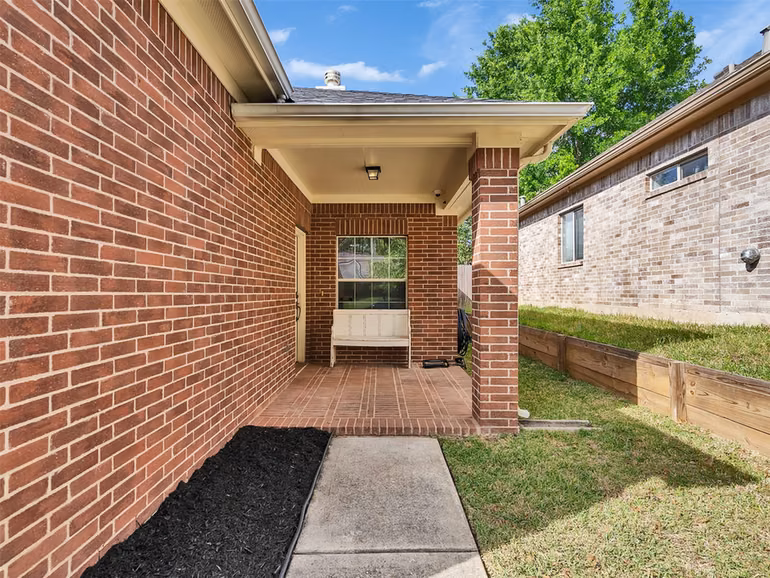 Photo 3 of 2310 Highland Crossing Drive, Conroe, TX