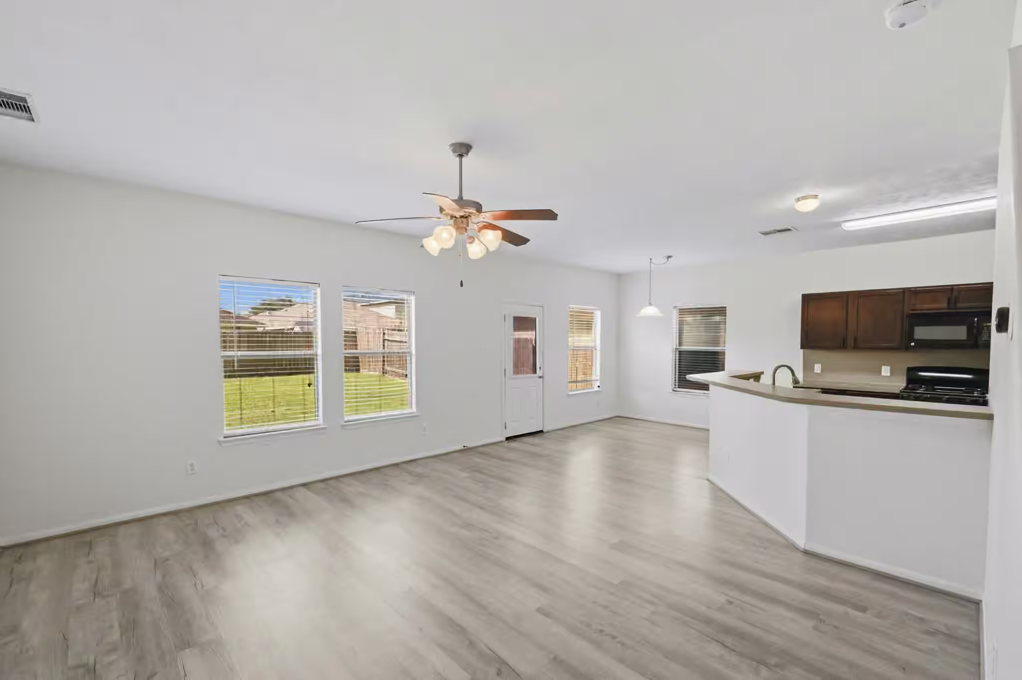 Photo 5 of 9431 Parsley Path Lane, Houston, TX