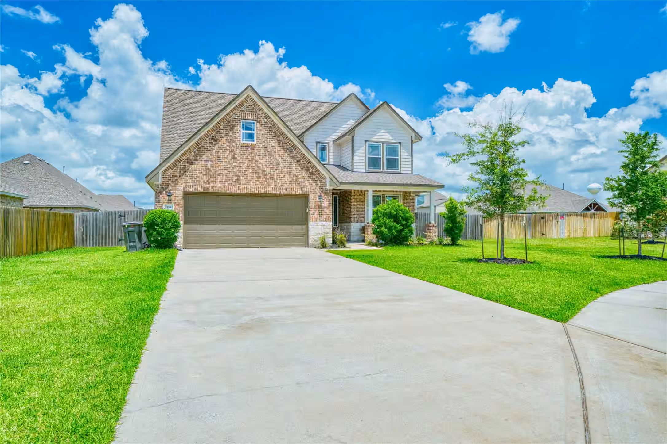 Photo 2 of 13510 Fallbrook Circle, Mont Belvieu, TX