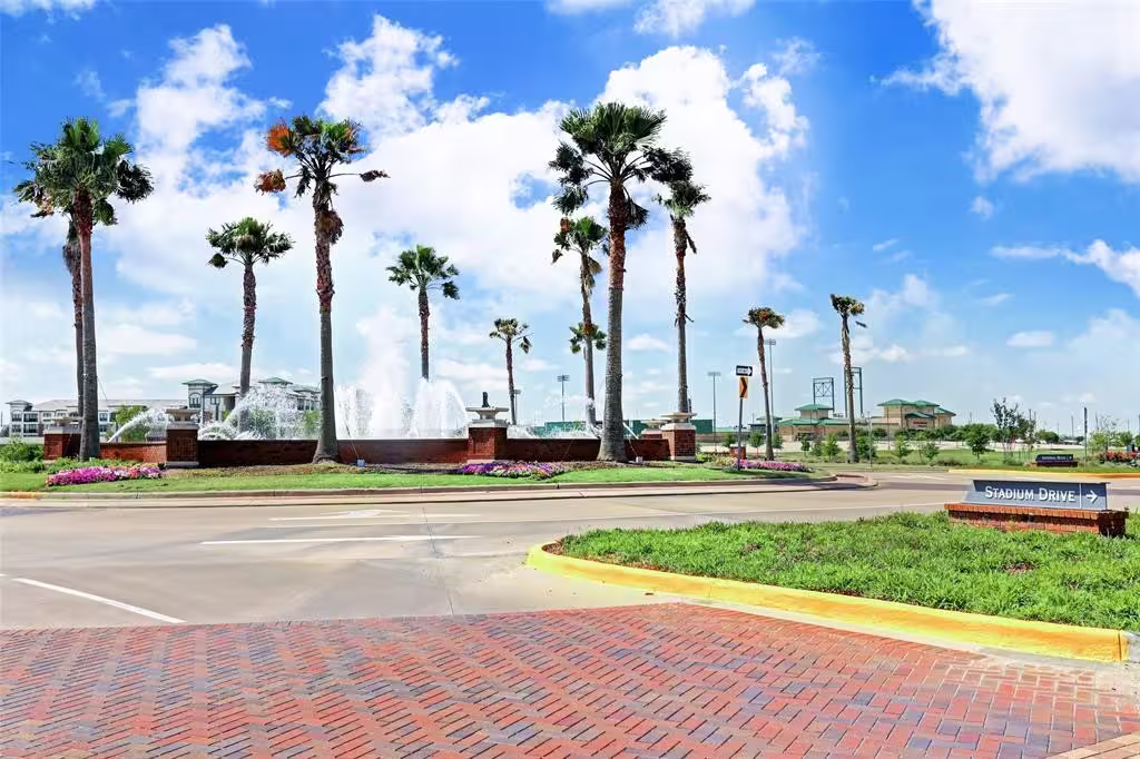 Photo 3 of 102 Stadium Drive, Sugar Land, TX