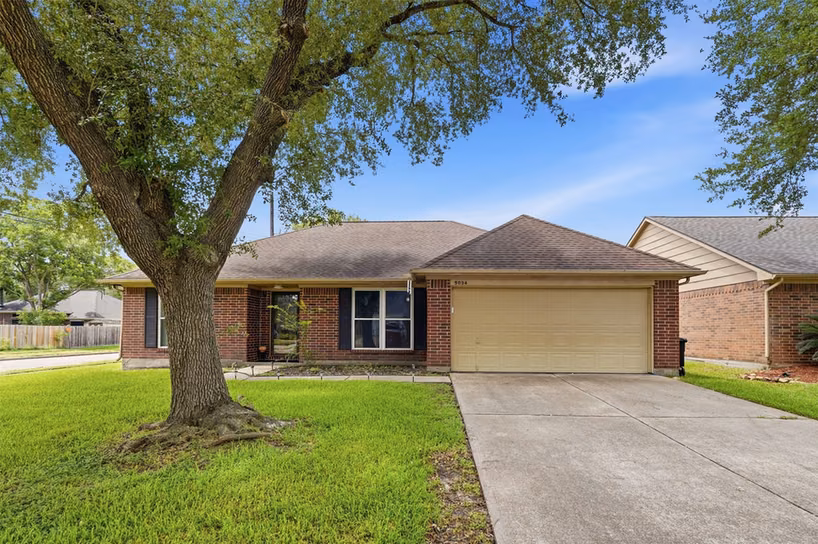 Photo 3 of 5034 Glenview Drive, La Porte, TX