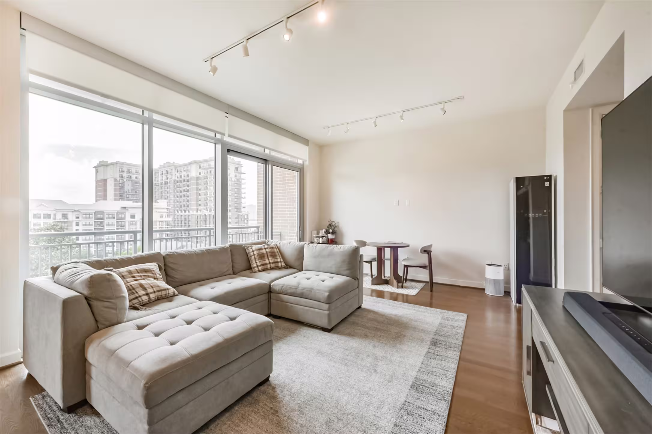 Photo 6 of 2207 Bancroft Street 706, Houston, TX
