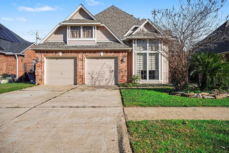 Photo 2 of 1321 Garden Court, Deer Park, TX