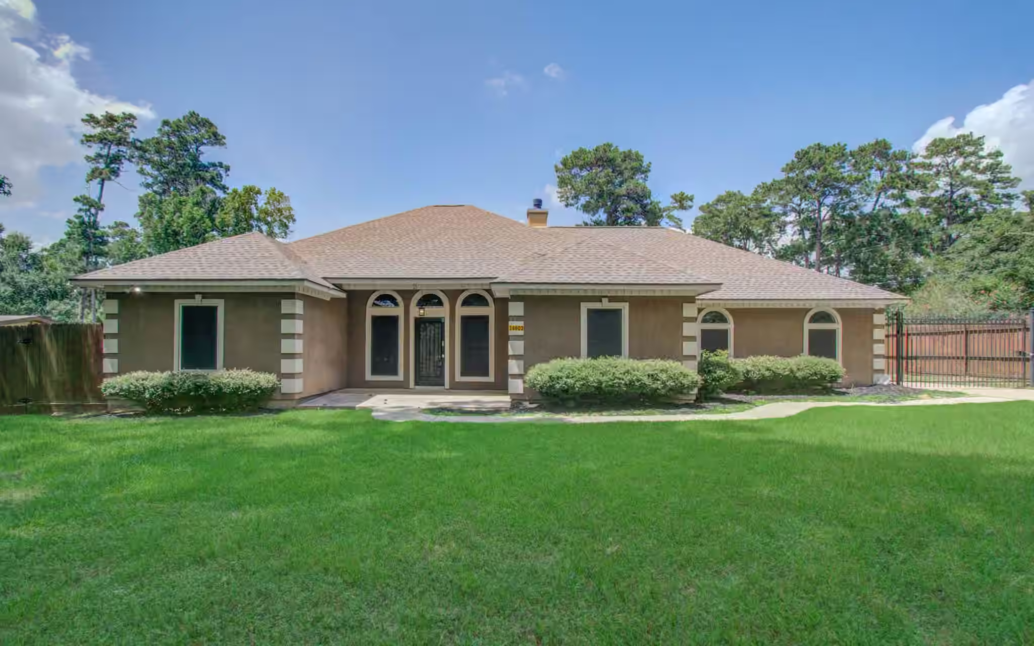 Photo 2 of 14902 Cactus Wren Drive, Tomball, TX