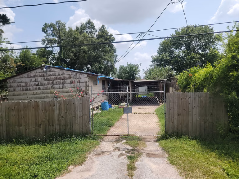 Photo 4 of 9406 Caddo Road, Houston, TX