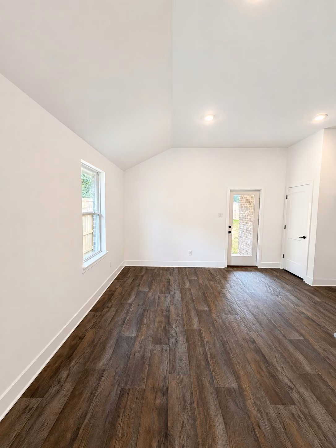 Photo 3 of 9308 HARD ROCK Road, Conroe, TX