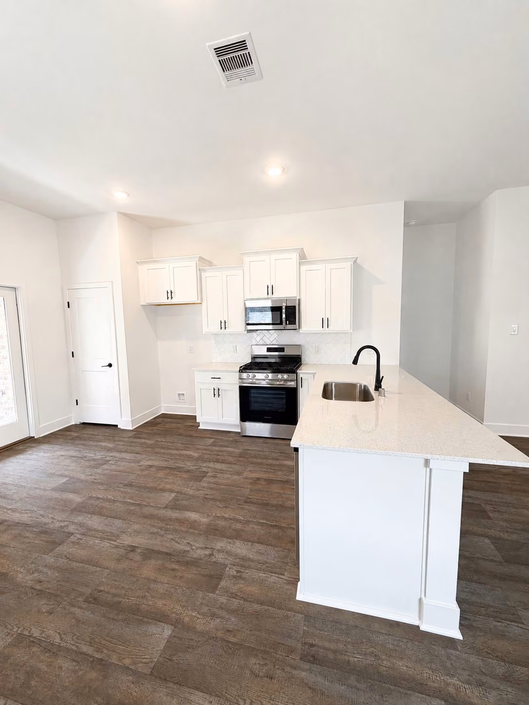 Photo 5 of 9308 HARD ROCK Road, Conroe, TX