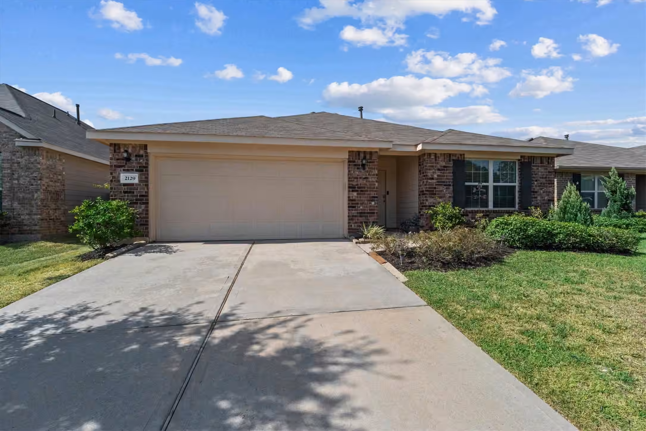 Photo 3 of 2129 Cedar Way Drive, Conroe, TX