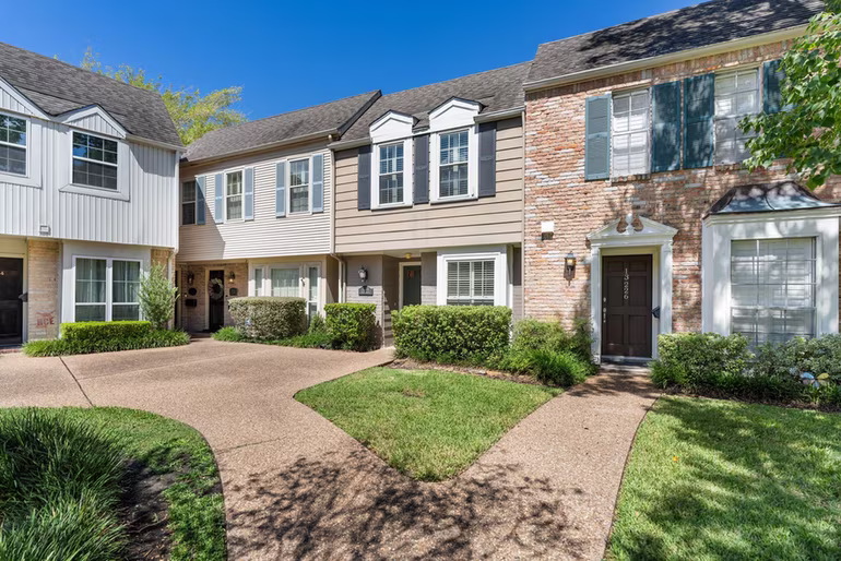 Photo 2 of 13228 Trail Hollow Drive 3228, Houston, TX