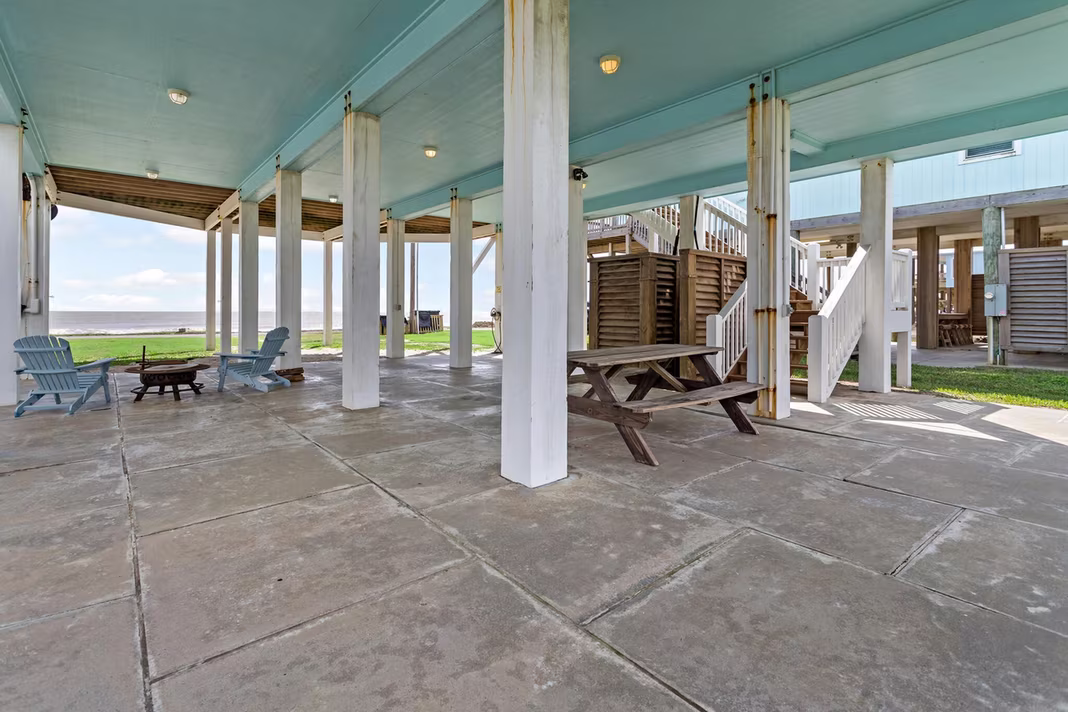 Photo 5 of 1391 Keith Ave, Gilchrist, TX