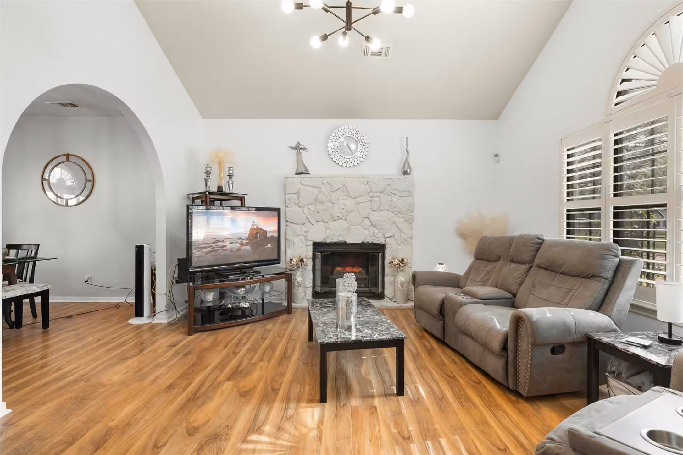 Photo 7 of 104 N Hickory Lane, Columbus, TX