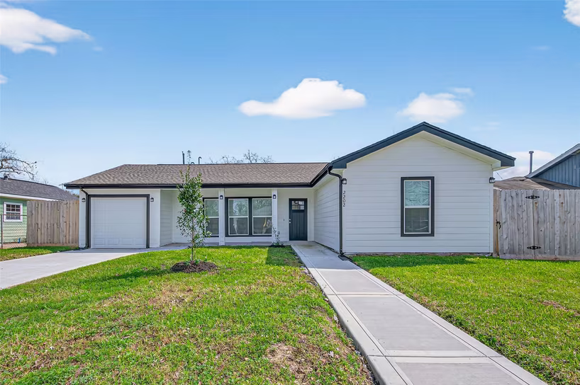 Photo of 2202 Alabama Street, Baytown, TX