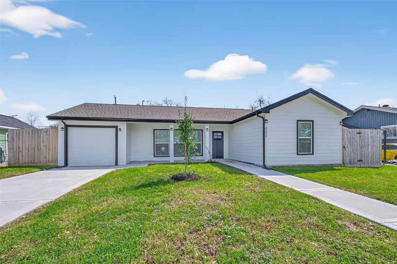Photo 2 of 2202 Alabama Street, Baytown, TX