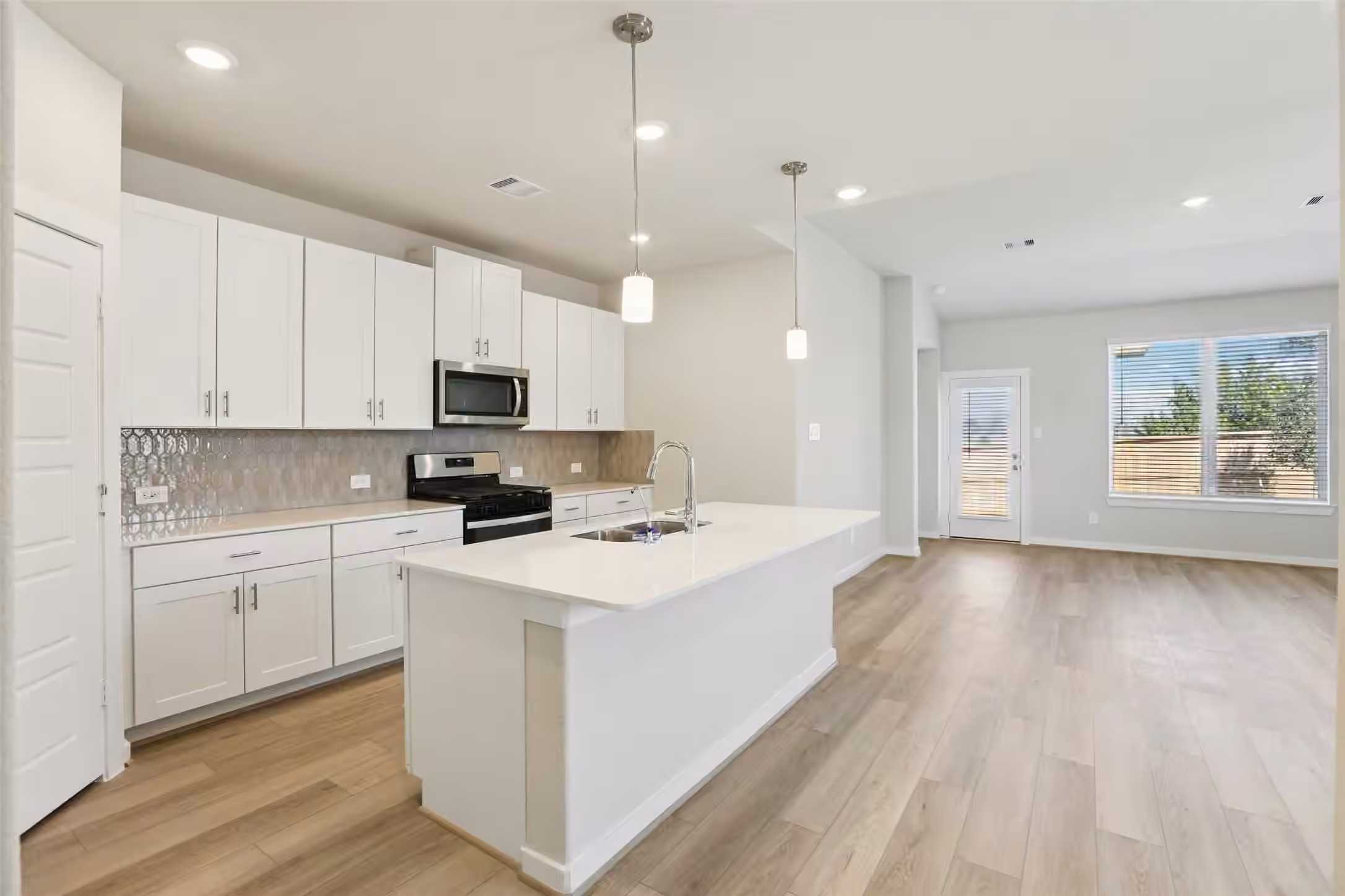 Photo 2 of 5213 Redbud Valley Drive, Pearland, TX