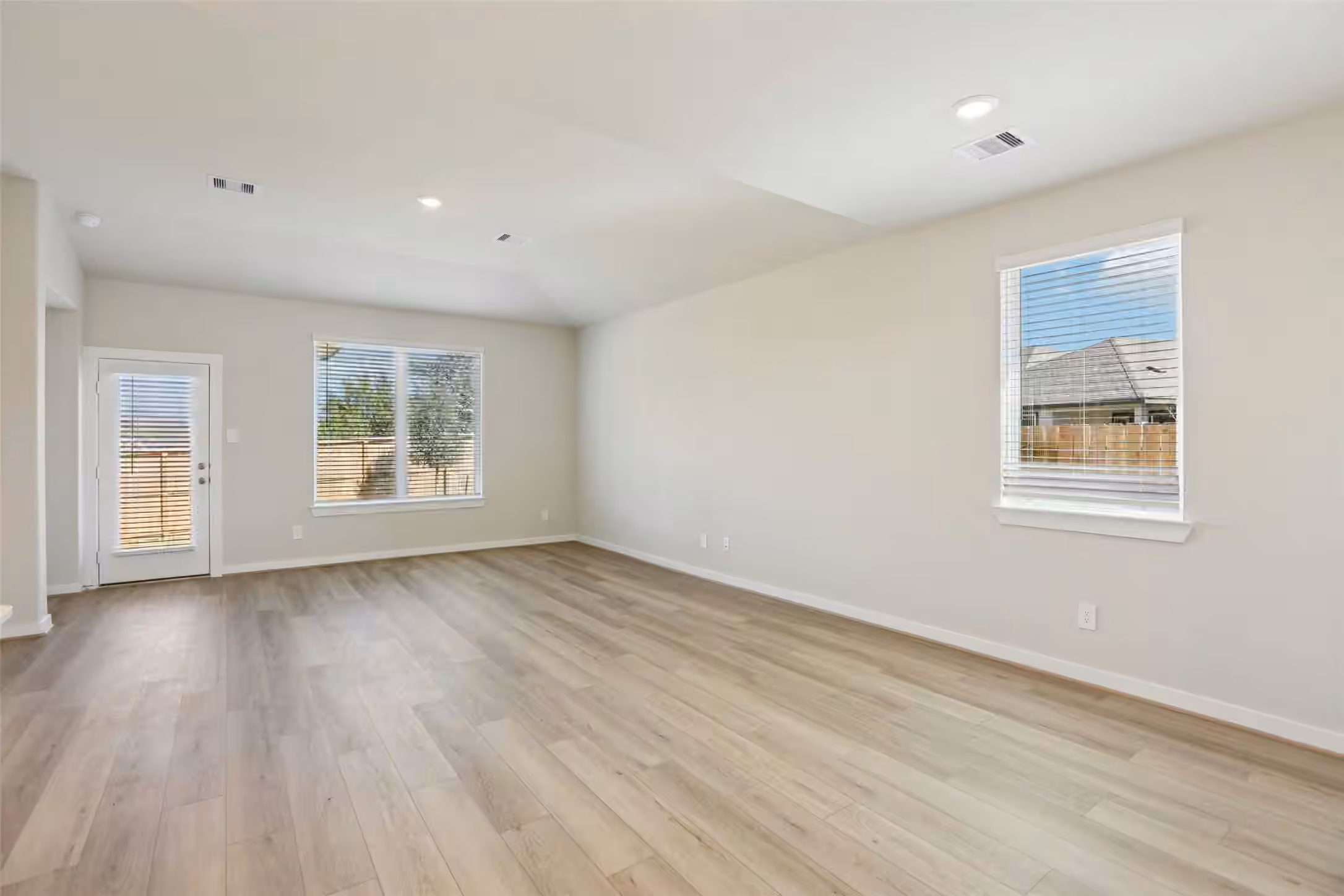 Photo 3 of 5213 Redbud Valley Drive, Pearland, TX