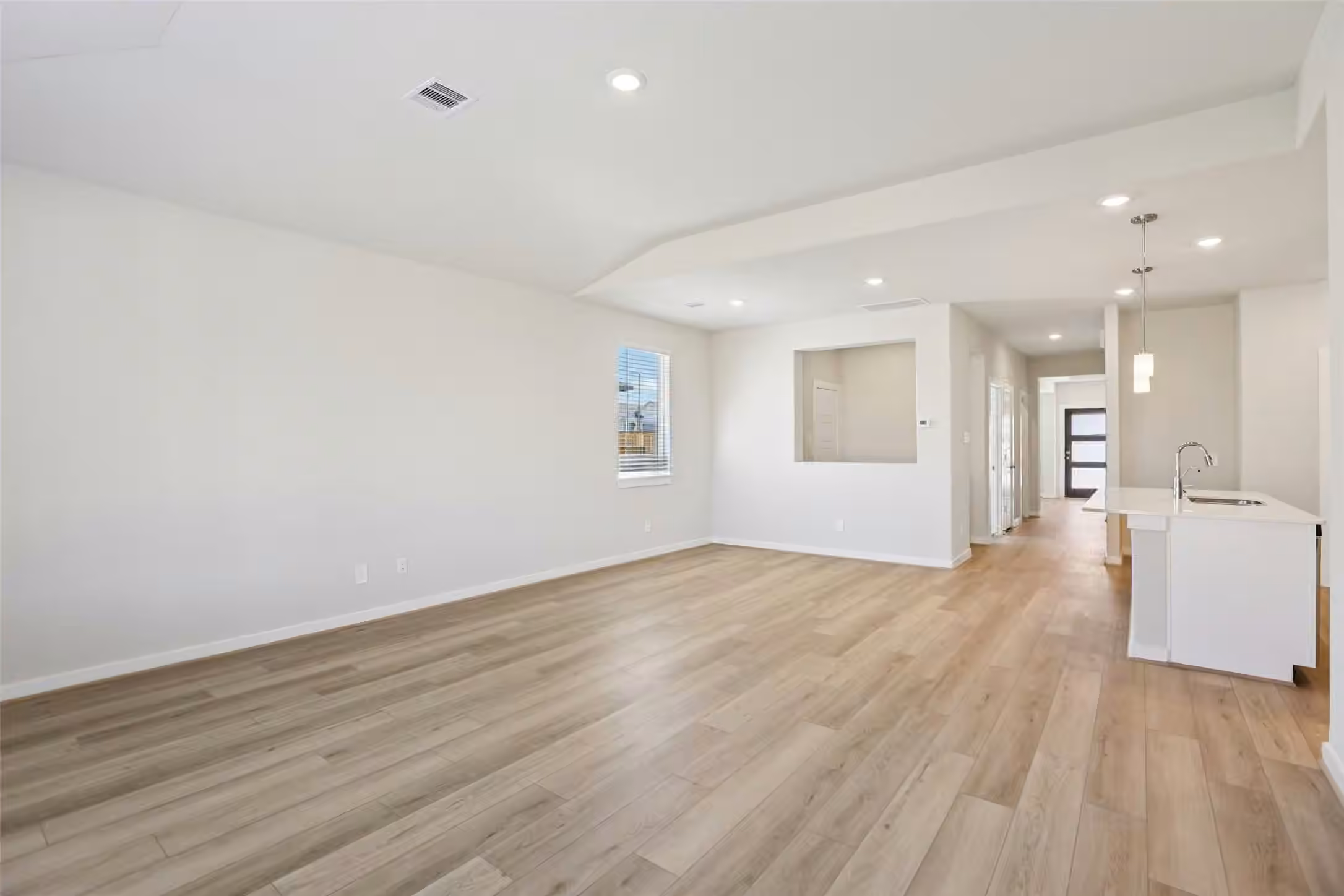 Photo 4 of 5213 Redbud Valley Drive, Pearland, TX