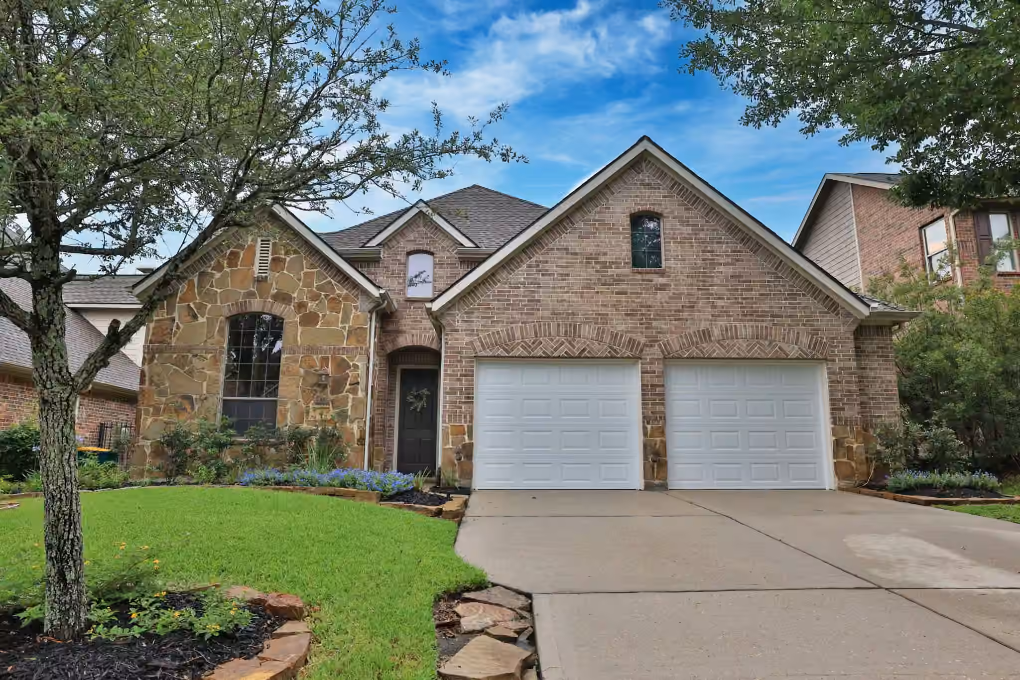Photo of 7 Woodmoor Place, Magnolia, TX 77354