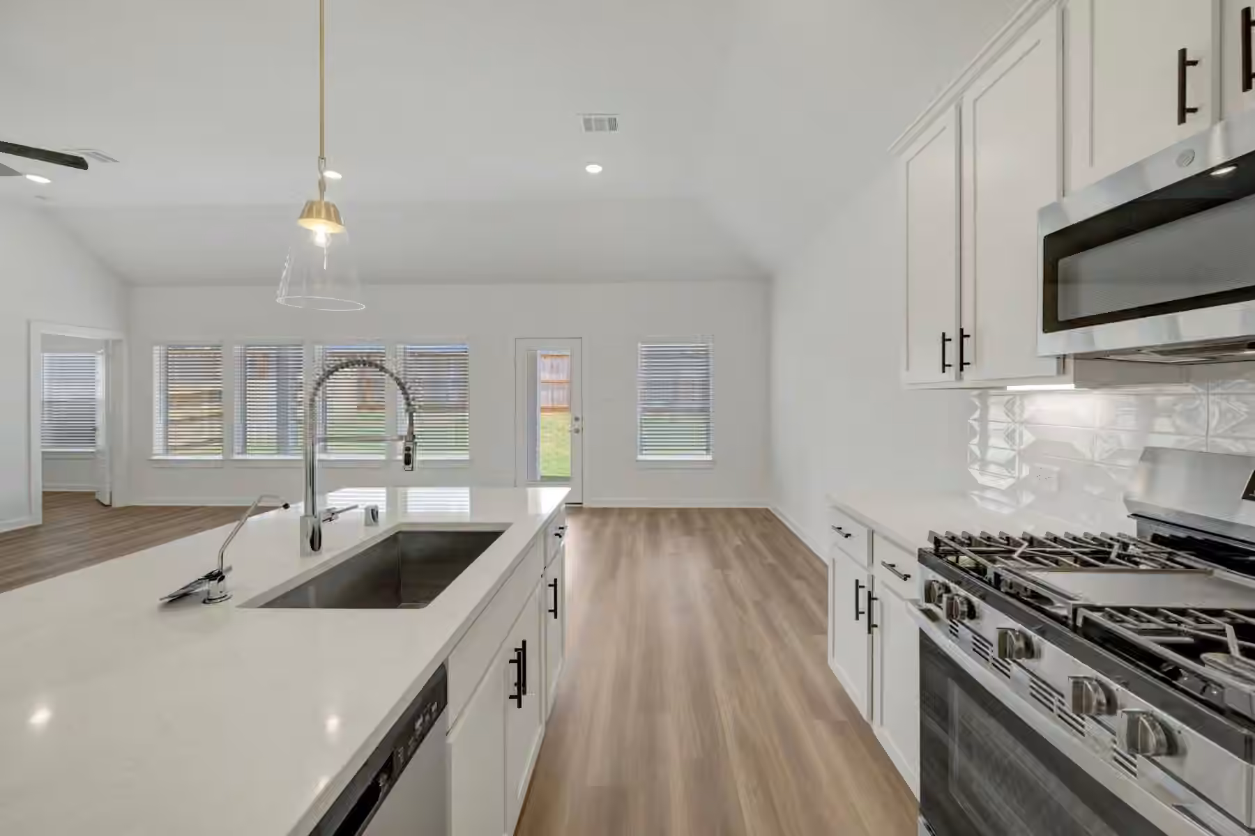 Photo 6 of 10607 Annex Avenue, Montgomery, TX