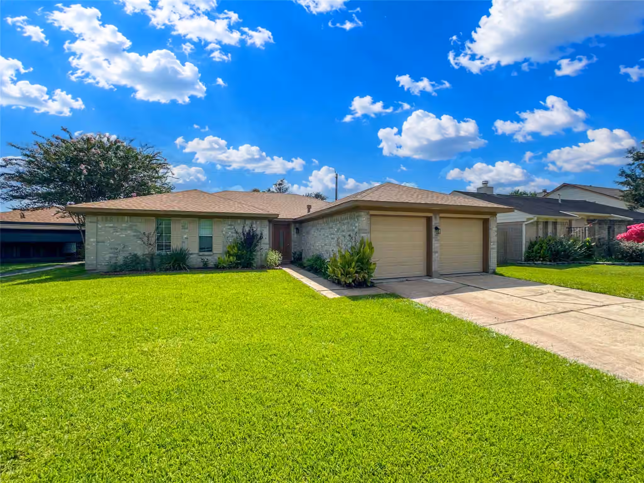 Photo 3 of 39 Oak Harbor Drive, Houston, TX